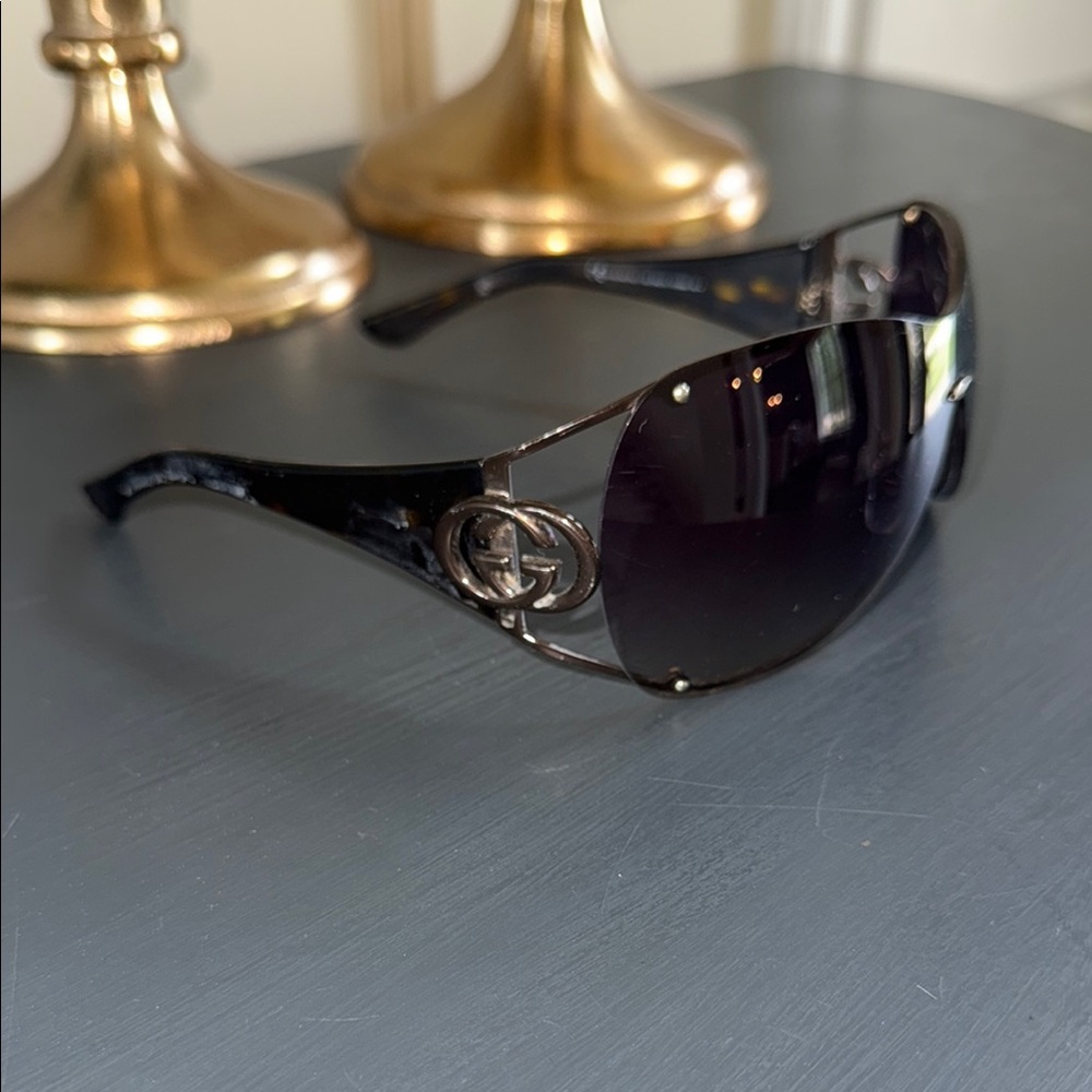 Gucci Black Shield Sunglasses-2802 with Metal Logo